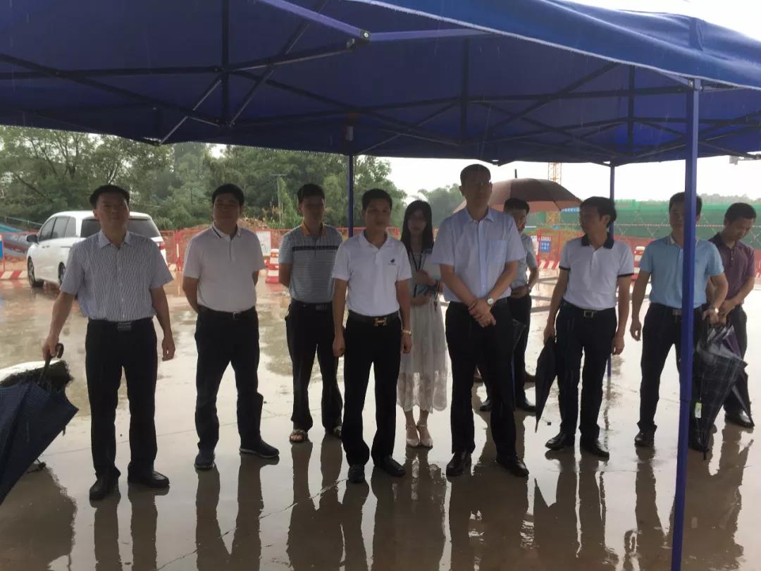 【物流園動(dòng)態(tài)】河源市副市長(cháng)邊立明、農業(yè)局長(cháng)葉發(fā)興等有關(guān)部門(mén)領(lǐng)導蒞臨綠然燈塔農產(chǎn)品物流園調研