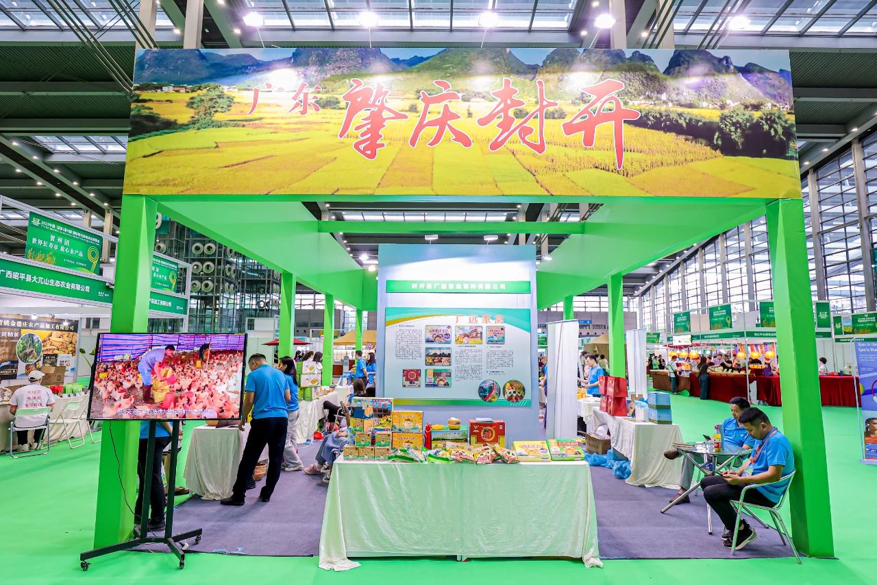 【展團風(fēng)采】亮相盛會(huì )！廣東封開(kāi)縣“杏花雞”系列產(chǎn)品獨秀深圳！